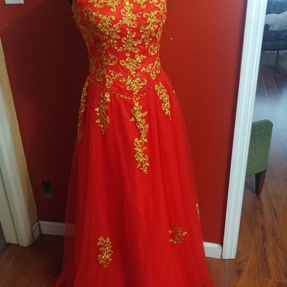 Prom, Quinceañera, or sweet 16 dress - Picture 3 of 8